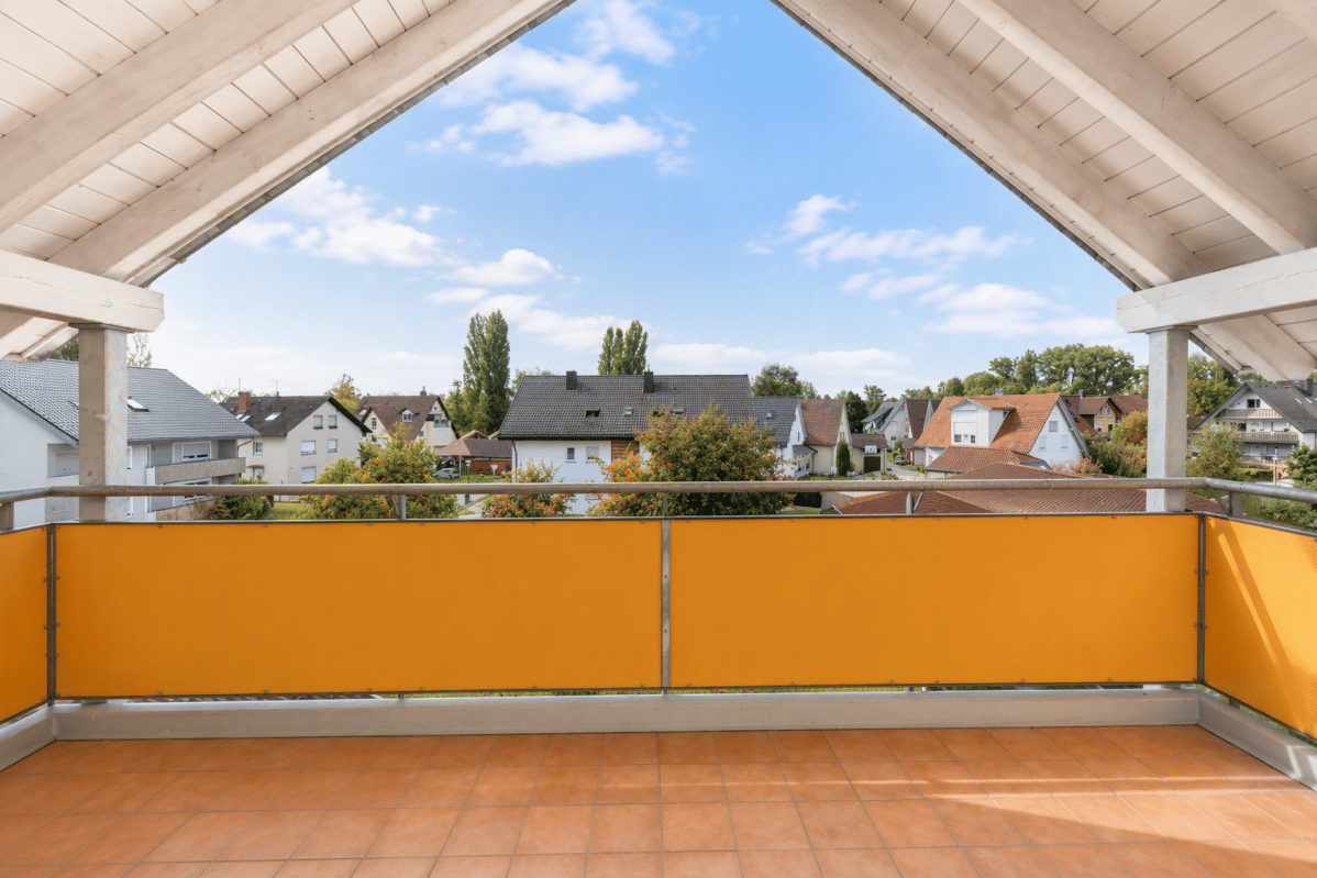 Überdachter Balkon & offene Galerie – Wohnen auf zwei Ebenen, 79268 Bötzingen