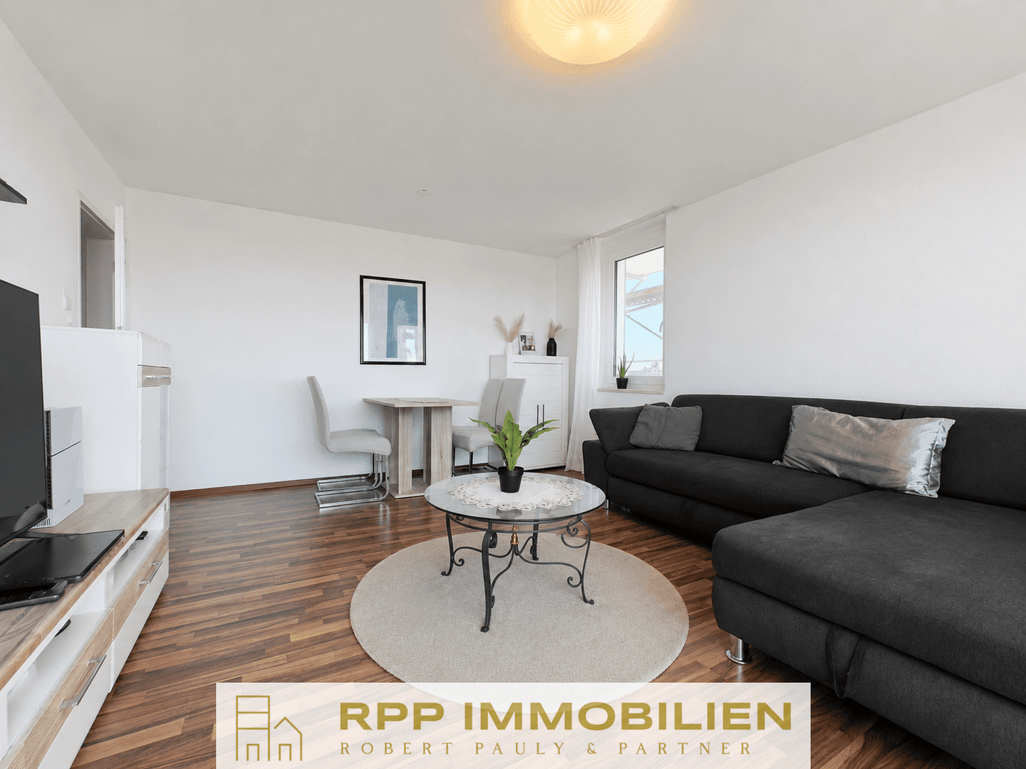 Attraktive 2-Zimmer-Wohnung mit großzügigem Balkon in zentraler Lage, 85716 Unterschleißheim