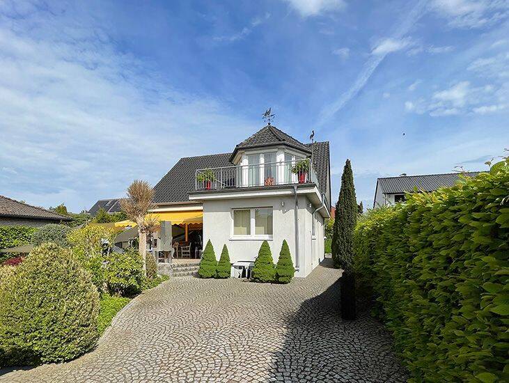 Charmantes Einfamilienhaus mit außergewöhnlichem Turmzimmer und traumhaftem Südgarten – provisionsfrei, 40789 Monheim am Rhein