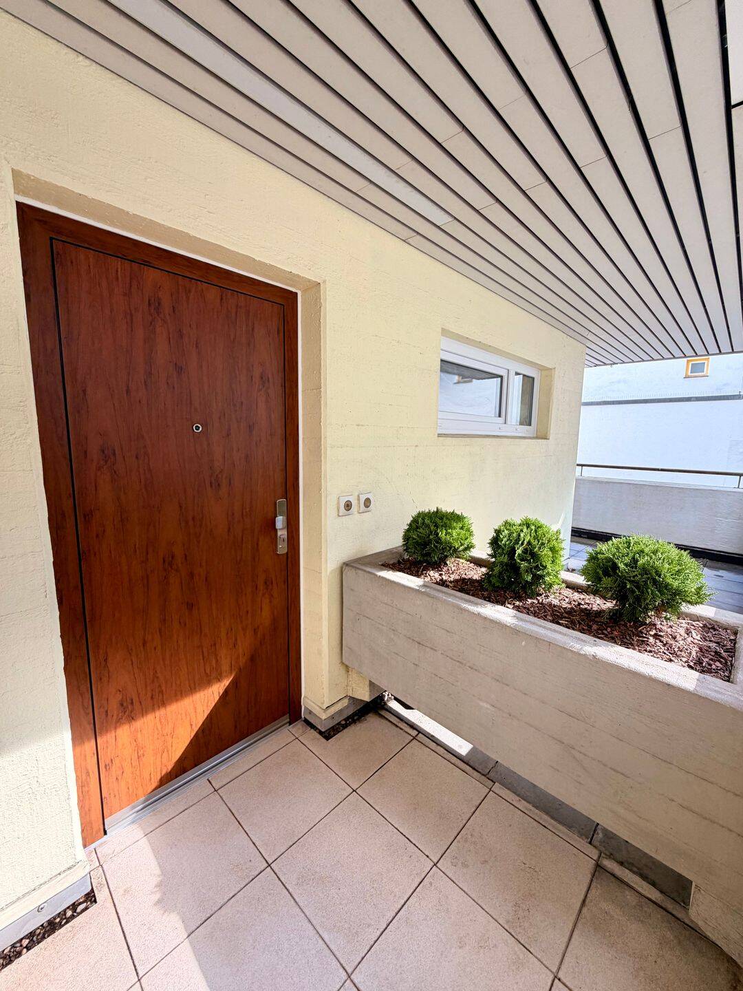 Ihr neues Zuhause auf zwei Ebenen – Maisonette mit Balkon, Aufzug & Modernisierung, 70734 Fellbach