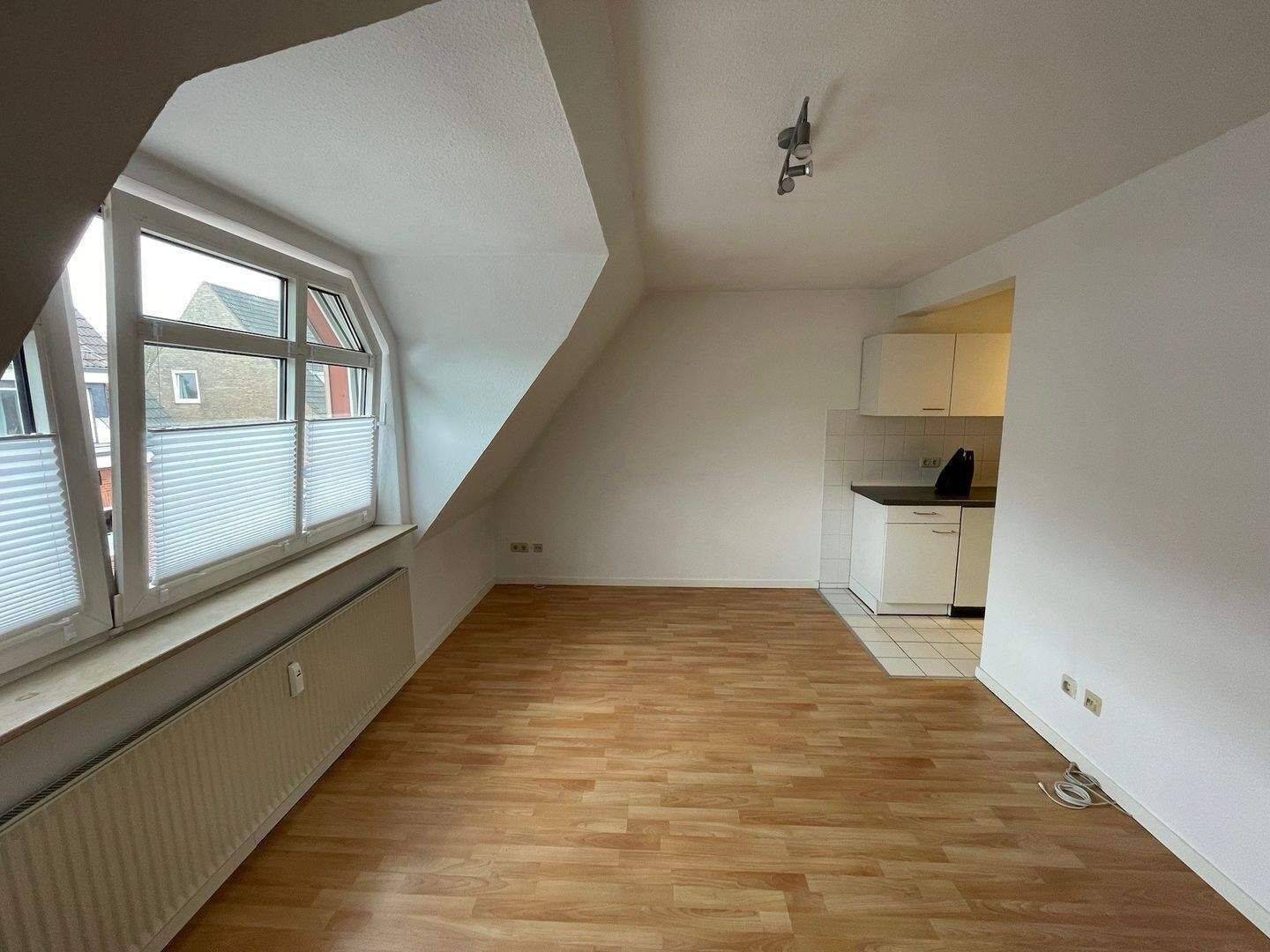 Für 1 Person: 1,5 Zimmer- Dachgeschoßwohnung, 25524 Itzehoe