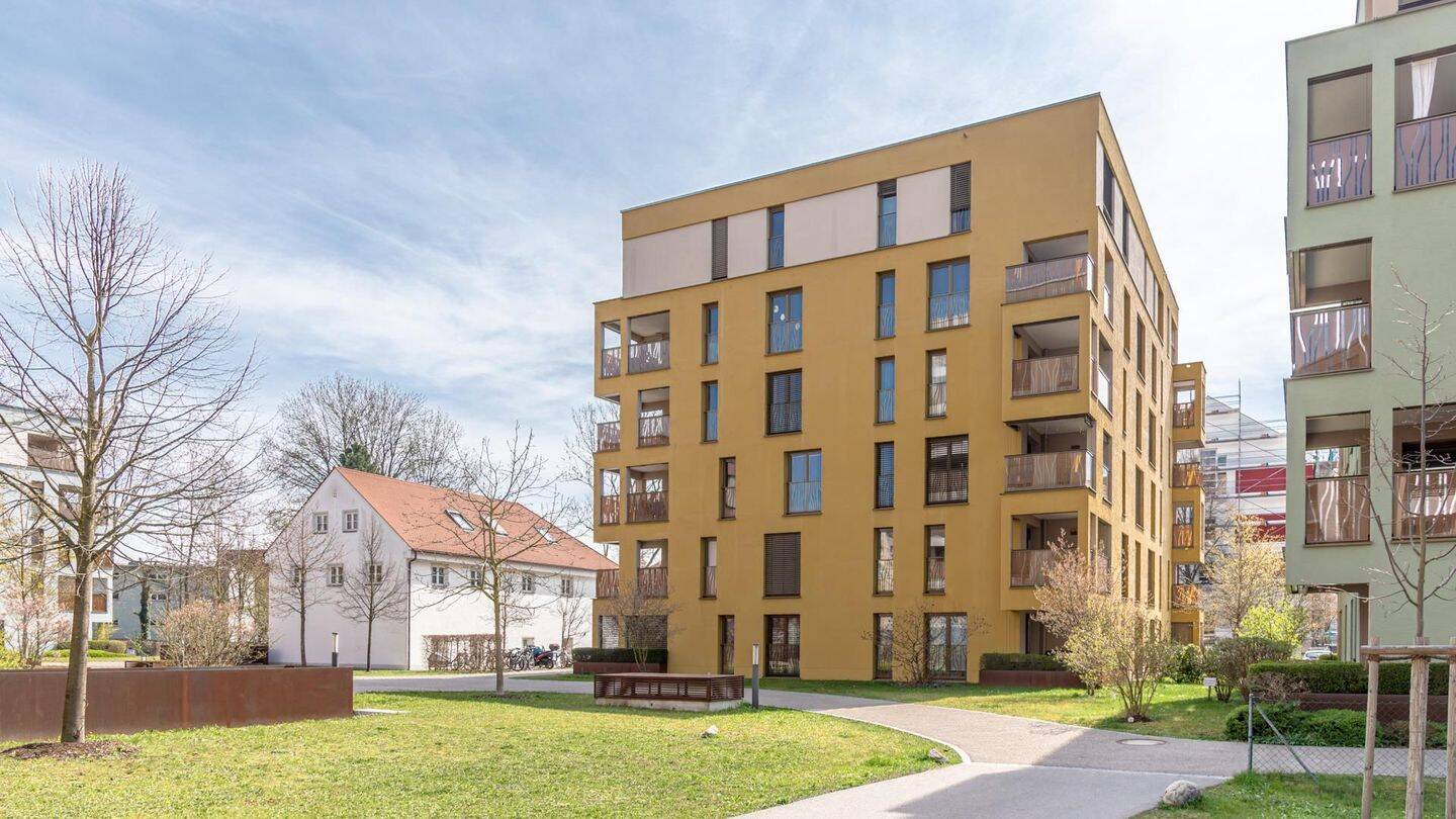 Moderne 2-Zimmer-Whg. mit Balkon, Einbauküche, Bad mit Fenster und TG-Stellplatz in Landshut-Nikola, 84034 Landshut (Münchnerau Nikola West)