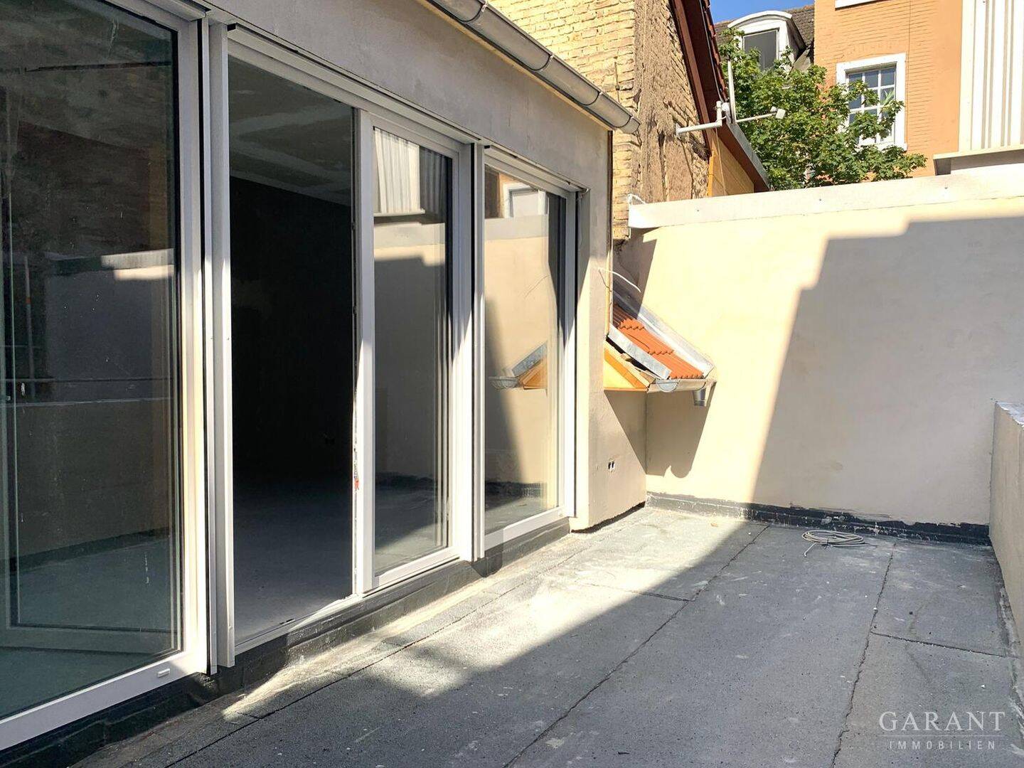 Erstbezug! Raumhöhe bis 3,50 m! 20 qm Südbalkon! Separater Eingang!, 76133 Karlsruhe