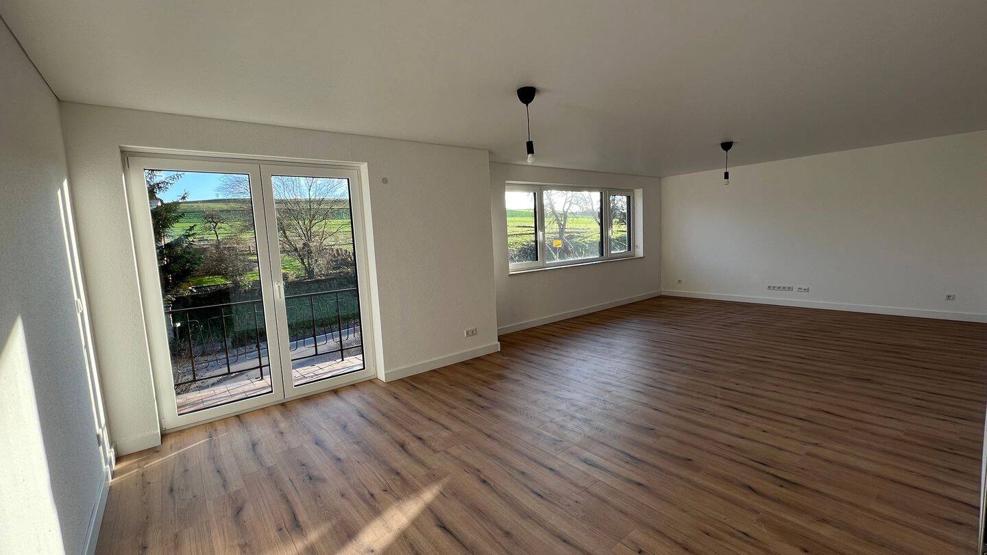 Große, kernsanierte 4-ZKB-Wohnung mit Ausblick ab November, 67700 Niederkirchen