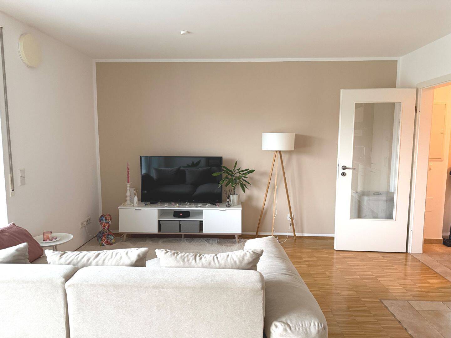 Modernes Appartement mit Balkon und Außenstellplatz in Jena, 7743 Jena