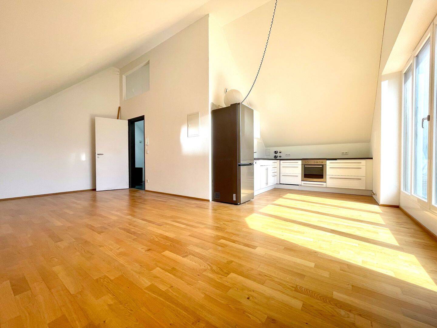 Helle 2-Zimmer-Dachgeschosswohnung im Passivhaus, 82319 Starnberg