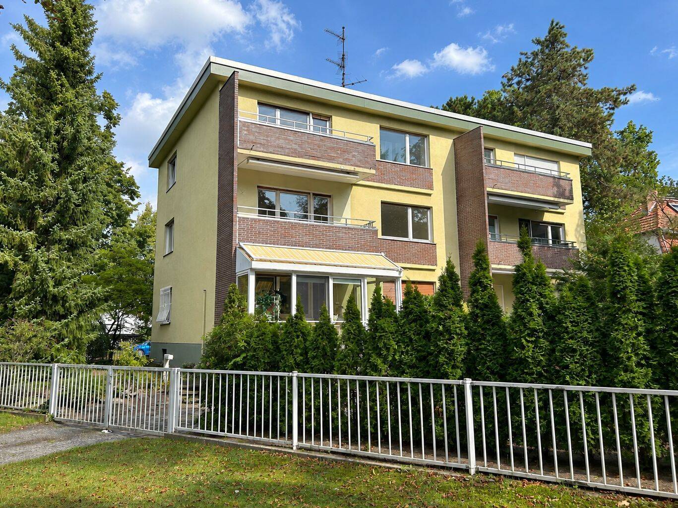 Bezugsfreie 3-Zimmer-Wohnung mit großem Sonnenbalkon in ruhiger Lage von Berlin-Zehlendorf, 14165 Berlin (Steglitz-Zehlendorf Zehlendorf)