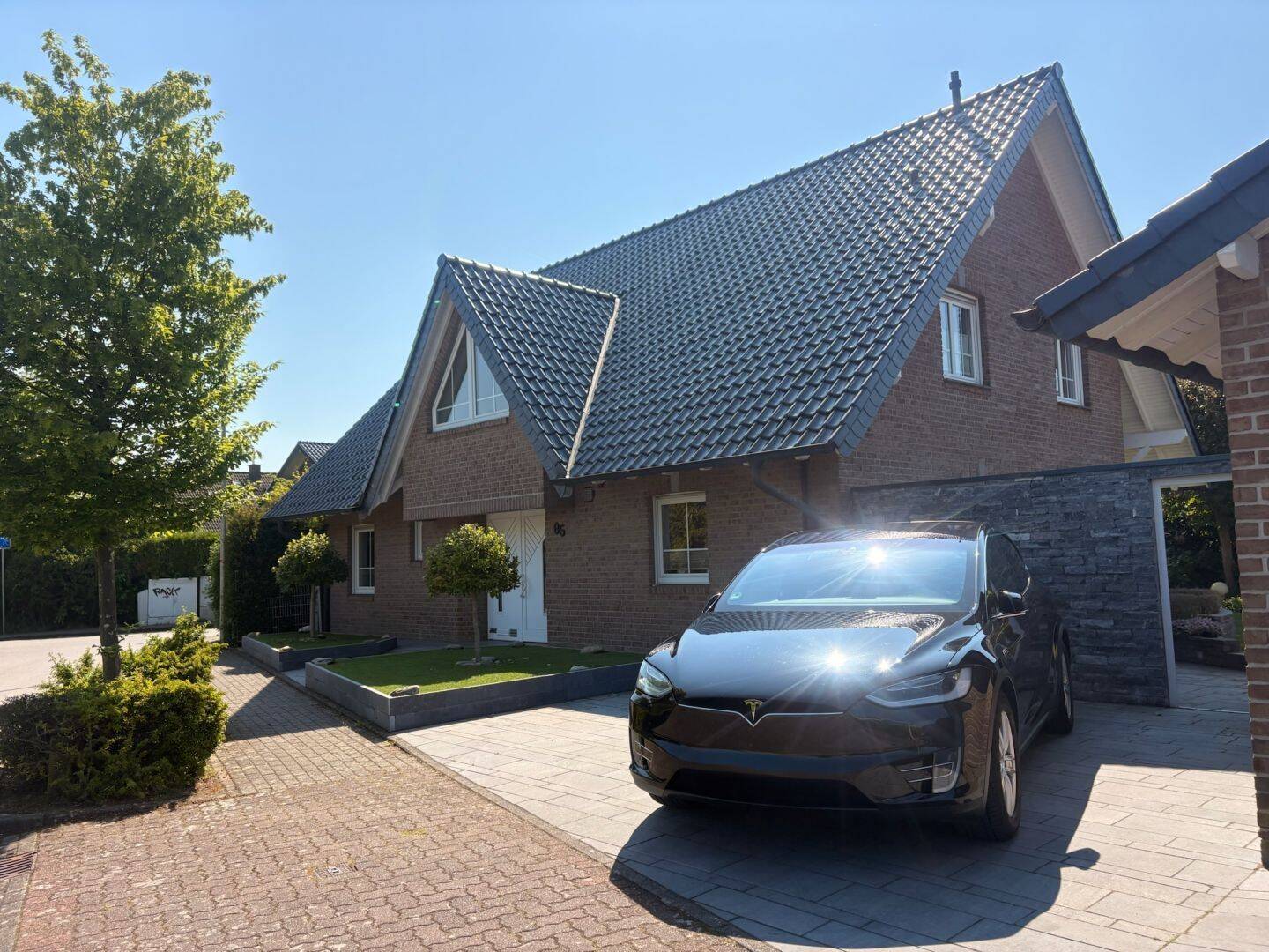 Geilenkirchen – Freistehendes Einfamilienhaus mit idyllischem Garten und Teichblick in bester Lage, 52511 Geilenkirchen