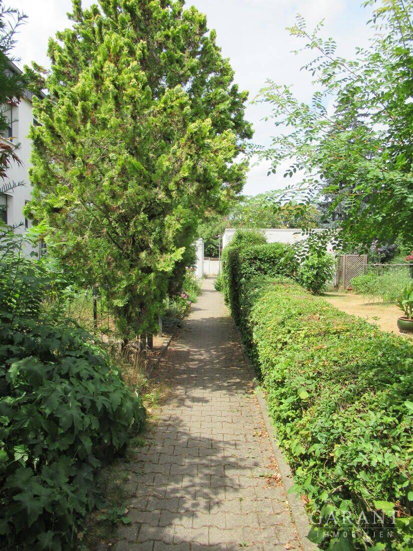 Familienfreundliches Reihenmittelhaus mit Garten, Balkon und Garage!, 70378 Stuttgart