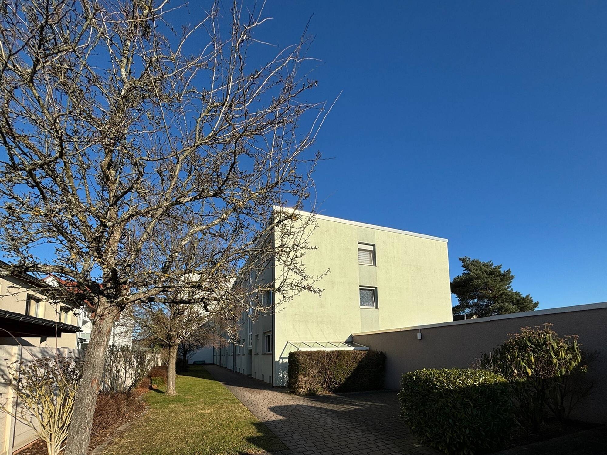 NÜRNBERG-ALTENFURT: TOP GEPFLEGTE 3-ZI-WOHNUNG MIT GROSSER LOGGIA UND EINBAUKÜCHE IM 2. OG OHNE LIFT, 90475 Nürnberg