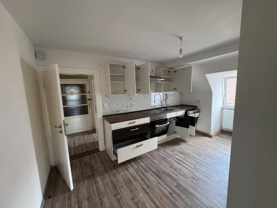 Renovierte 2-Zimmer-Altbauwohnung mit Einbauküche & Stellplatz, 97737 Gemünden a. Main