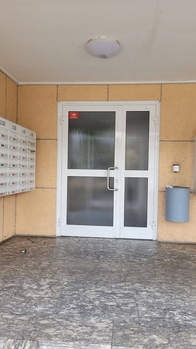 Vollsanierte, neu möblierte 3-Zi-Whg mit Aufzug u. Balkon? rollstuhlgerecht, 60435 Frankfurt am Main