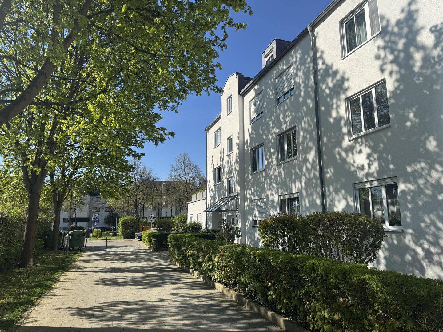 Geräumige 3-Zimmer Wohnung im Univiertel, Balkon & 2 TG-Stellplätzen, 86159 Augsburg (Antonsviertel Hochfeld Innenstadt Universitätsviertel)