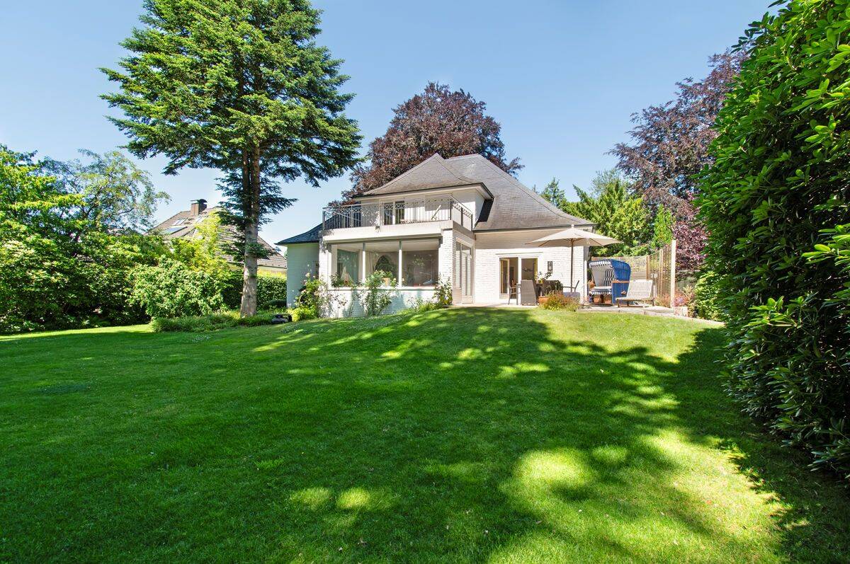 Klassische Villa mit weitläufigem Grundstück – idyllisch wohnen in Wellingsbüttel, 22391 Hamburg (Wandsbek)