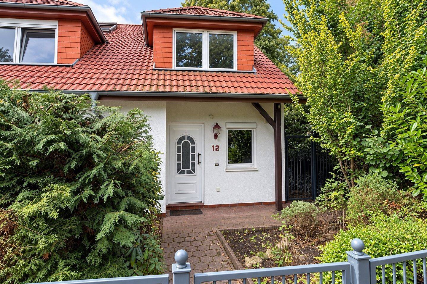 Familienfreundliches Reihenendhaus mit großem Garten und viel Gestaltungsspielraum in Grolland, 28259 Bremen (Grolland Kirchhuchting Mittelshuchting Sodenmatt)