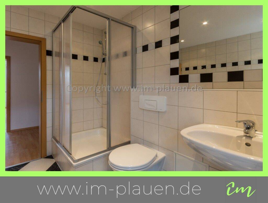 Balkon – Badewanne – Dusche – Tageslichtbad | 2-Zimmer-Wohnung Plauen Syratal, 8523 Plauen