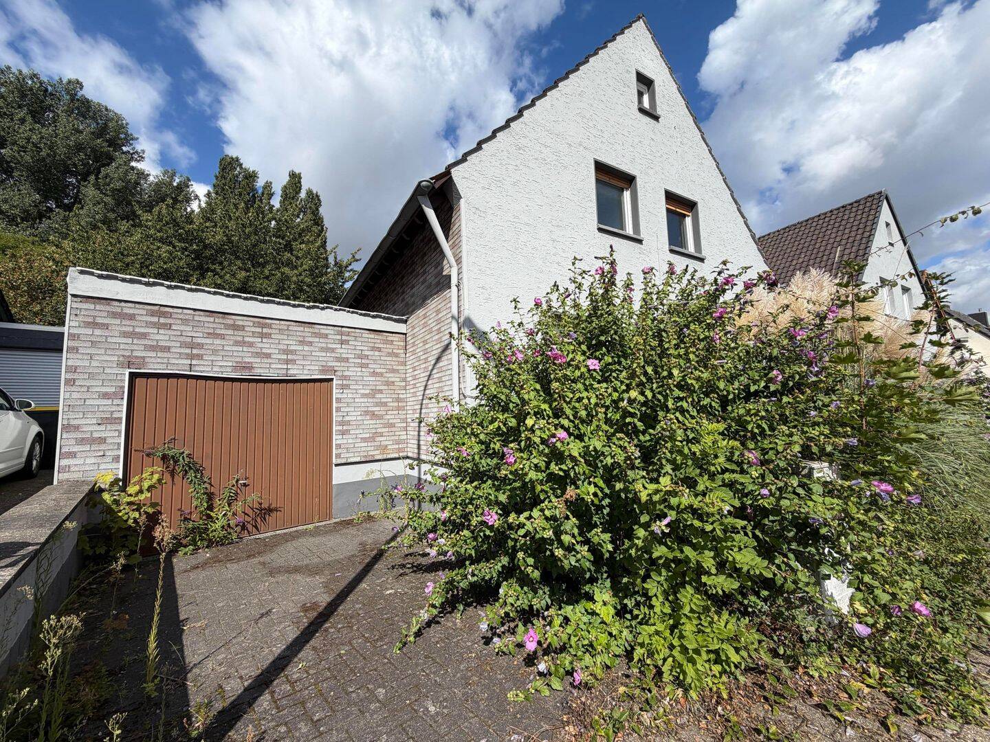 Sanierungsbedürftiges Einfamilienhaus in begehrter Lage von Düren-Niederau, 52355 Düren
