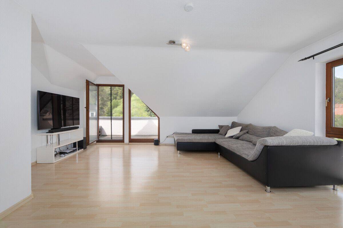 **Bereit für den Einzug! – gemütliche 3-Zimmer-Wohnung über den Dächern**, 75417 Mühlacker