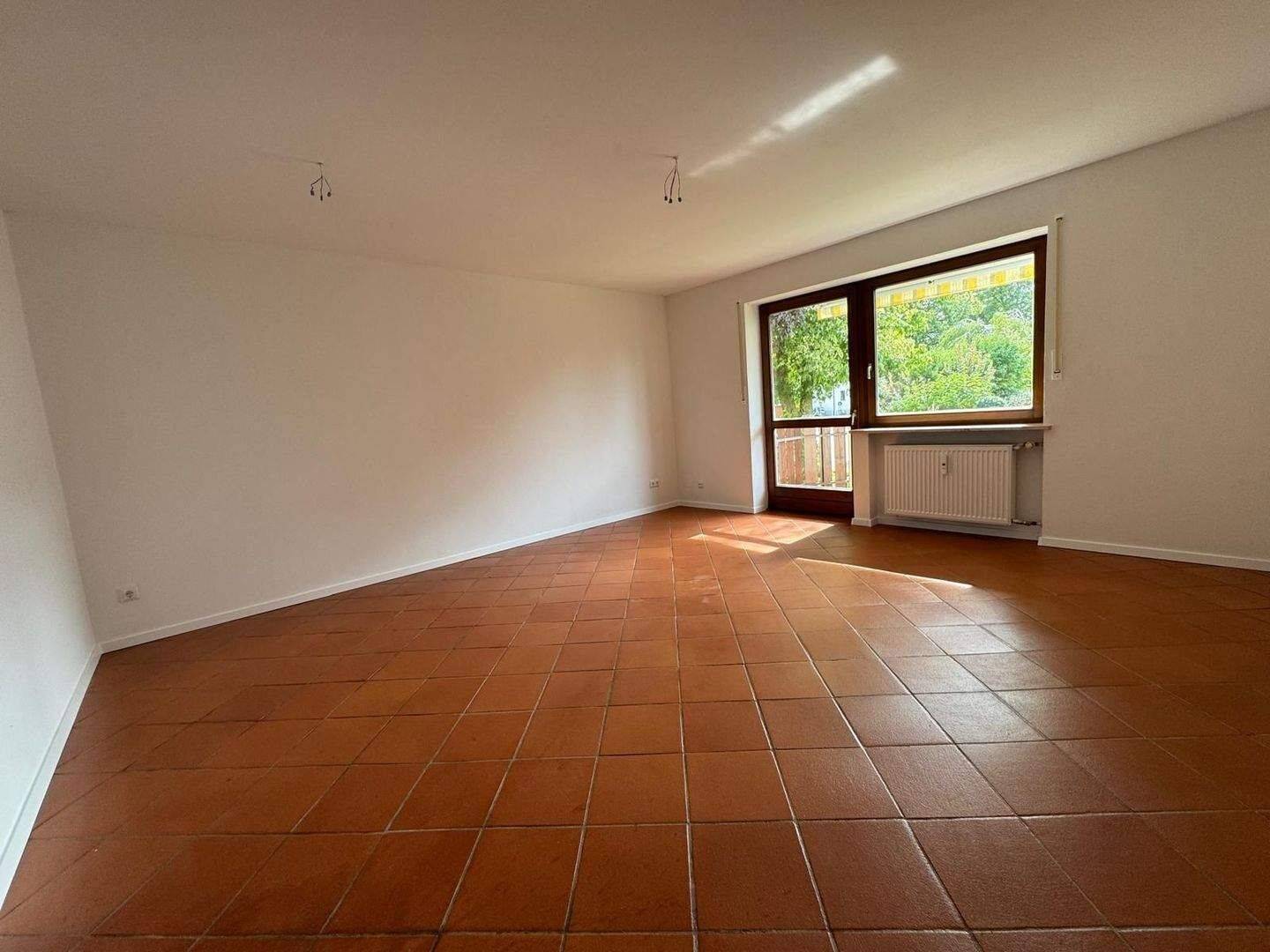 Großzügige Drei-Zimmer-Wohnung mit Einzelgarage und Stellplatz in Ergolding, 84030 Ergolding (Industriegebiet)