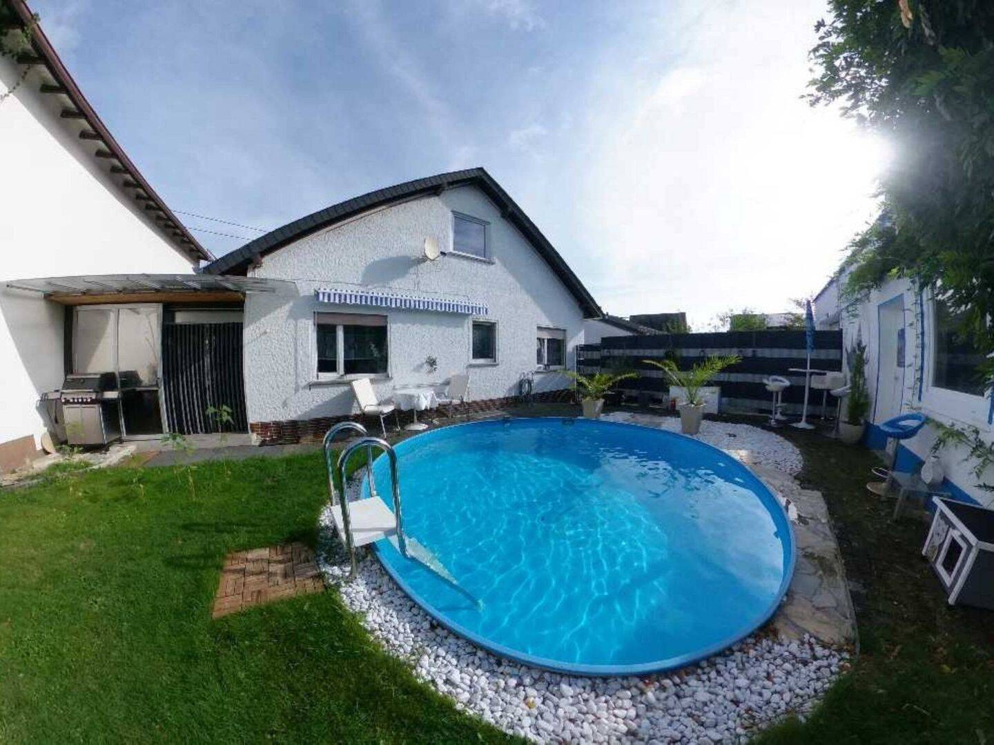 Platz für die ganze Familie (und mehr!): Großes Wohnhaus in Breitenau mit ca. 224 m² Wfl., separater Einliegerwohnung, Pool & sonnigem Südgarten, 56237 Breitenau