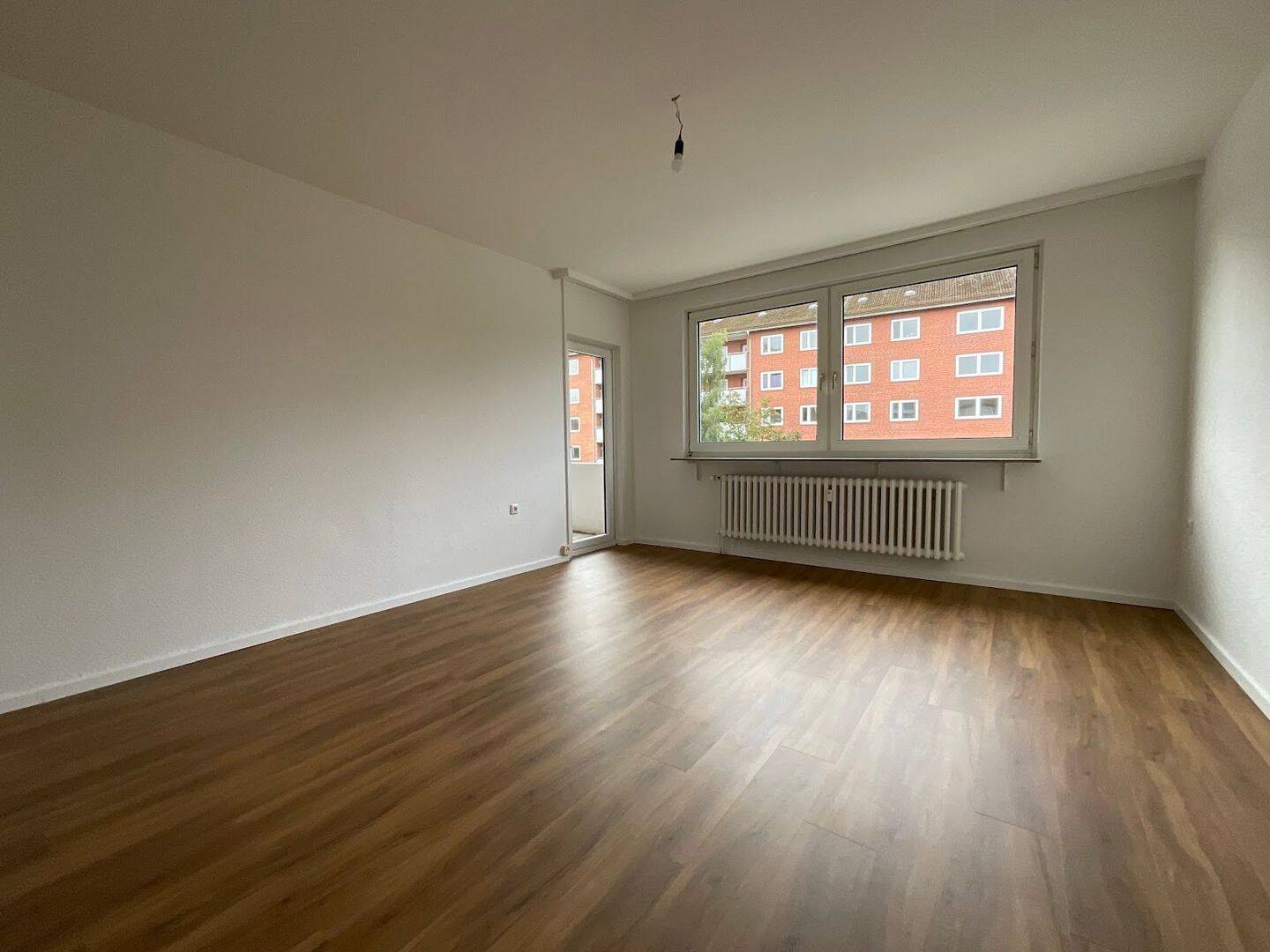 Sanierte 4-Raumwohnung mit Balkon ohne EBK, 24149 Kiel (Neumühlen-Dietrichsdorf)