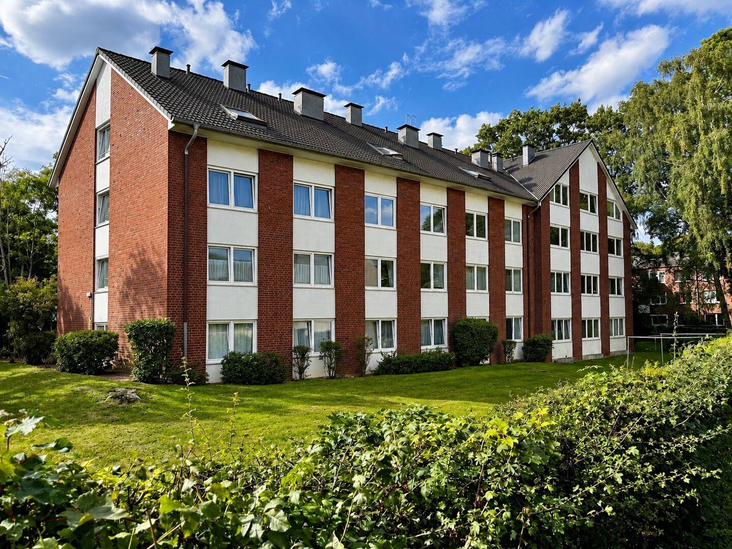 Vermietete 1-Zimmer-Wohnung mit Tiefgaragenstellplatz, 21149 Hamburg (Harburg Hausbruch Neugraben-Fischbek)