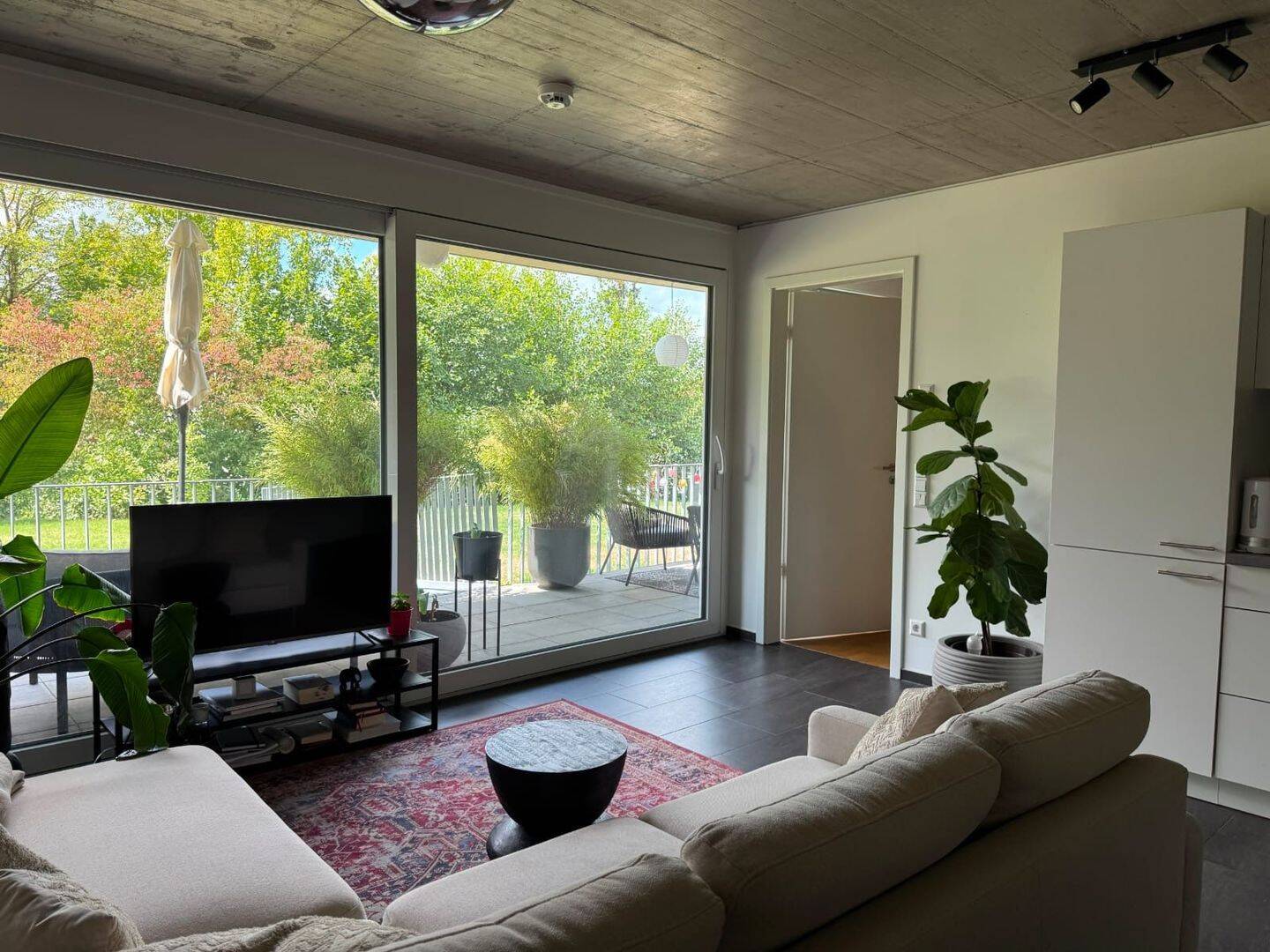 Moderne 2,5 Zi-Wohnung mit Balkon und Garten, 72555 Metzingen