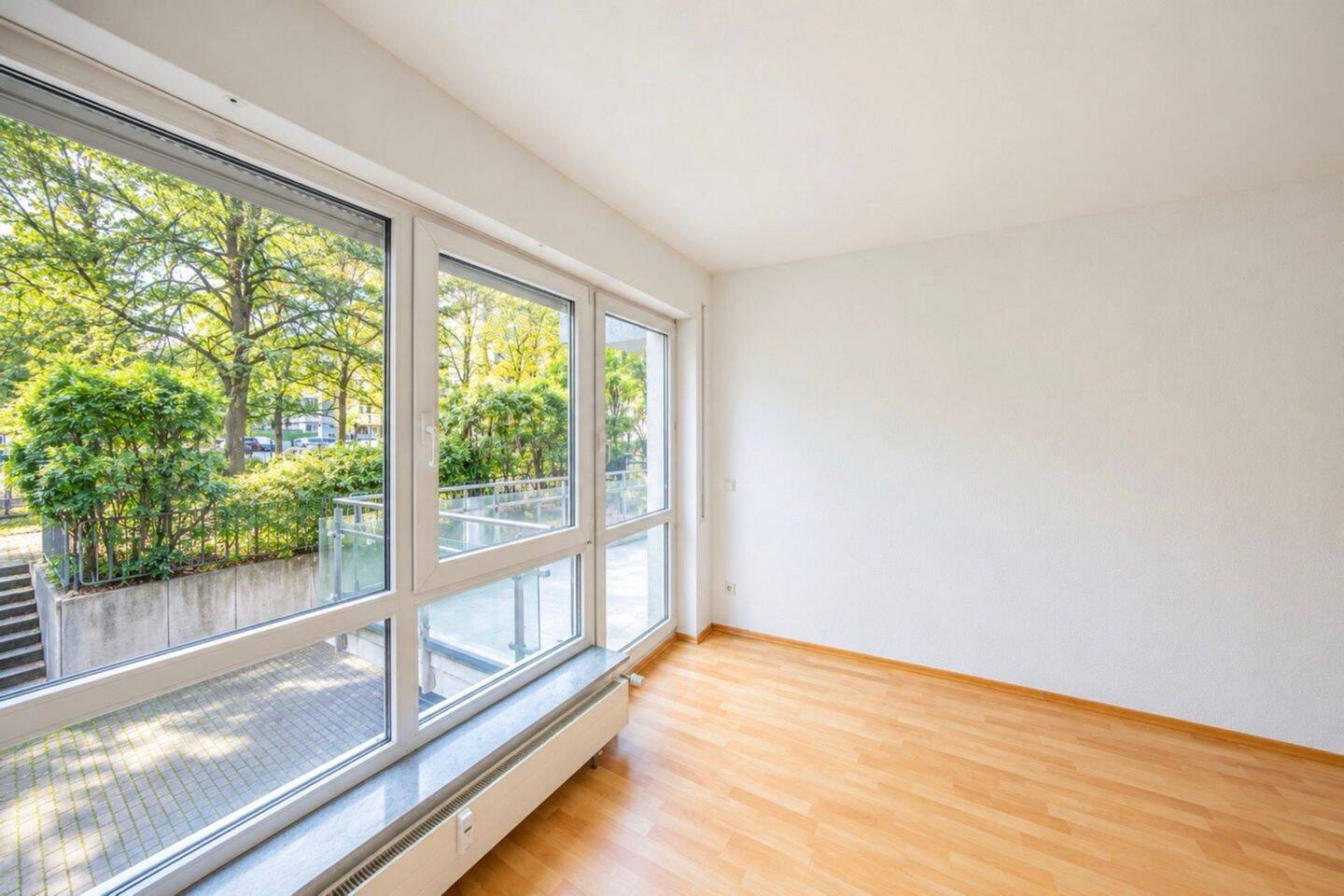 Mit großer Terrasse – Bezugsfreie 3-Zi-Whg mit EBK inkl. 1 PKW-Stellplatz, 12489 Berlin (Treptow-Köpenick)