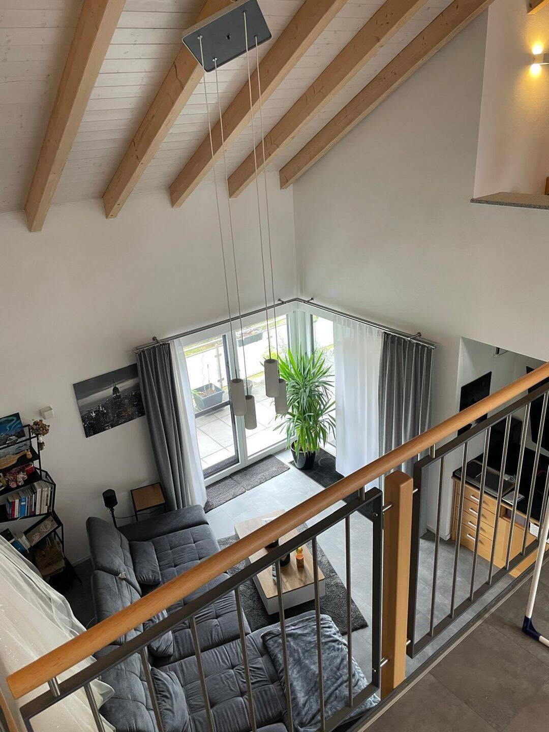 Exklusive Obergeschosswohnung mit großzügigem Wohnkonzept, großem Balkon und zusätzlichem Dachstudio in Floß, 92685 Floß