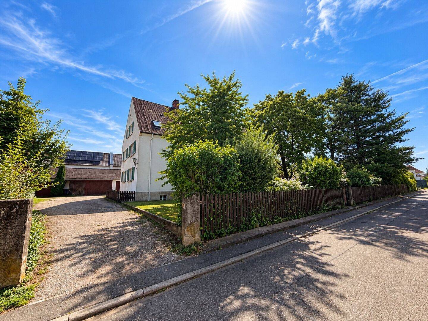 GRÜNE OASE 2: Moderne ETW im skandinavischen Stil mit ca. 100 m² großem Gartenanteil und Stellplatz, 79258 Hartheim am Rhein