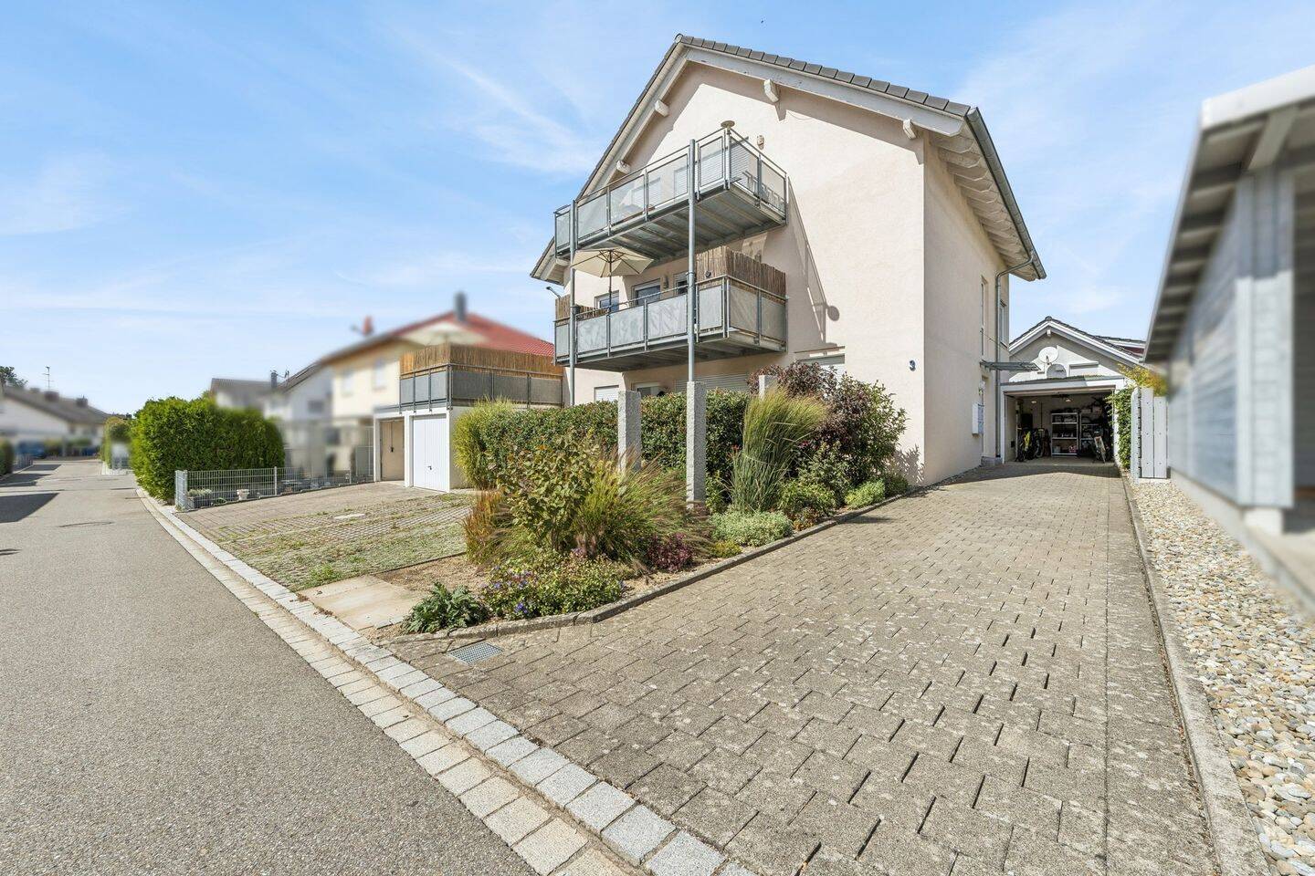 Ruhiges Wohnen in Worblingen- Gepflegte 3-Zimmerwohnung mit Balkon, Terrasse, Garage & Stellplatz, 78239 Rielasingen-Worblingen