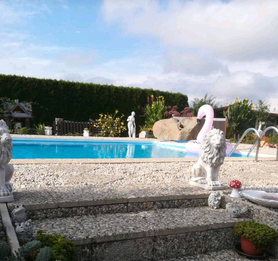 Wohnen wie im Urlaub – Einfamilienhaus mit Pool und traumhaftem Garten, 4651 Bad Lausick