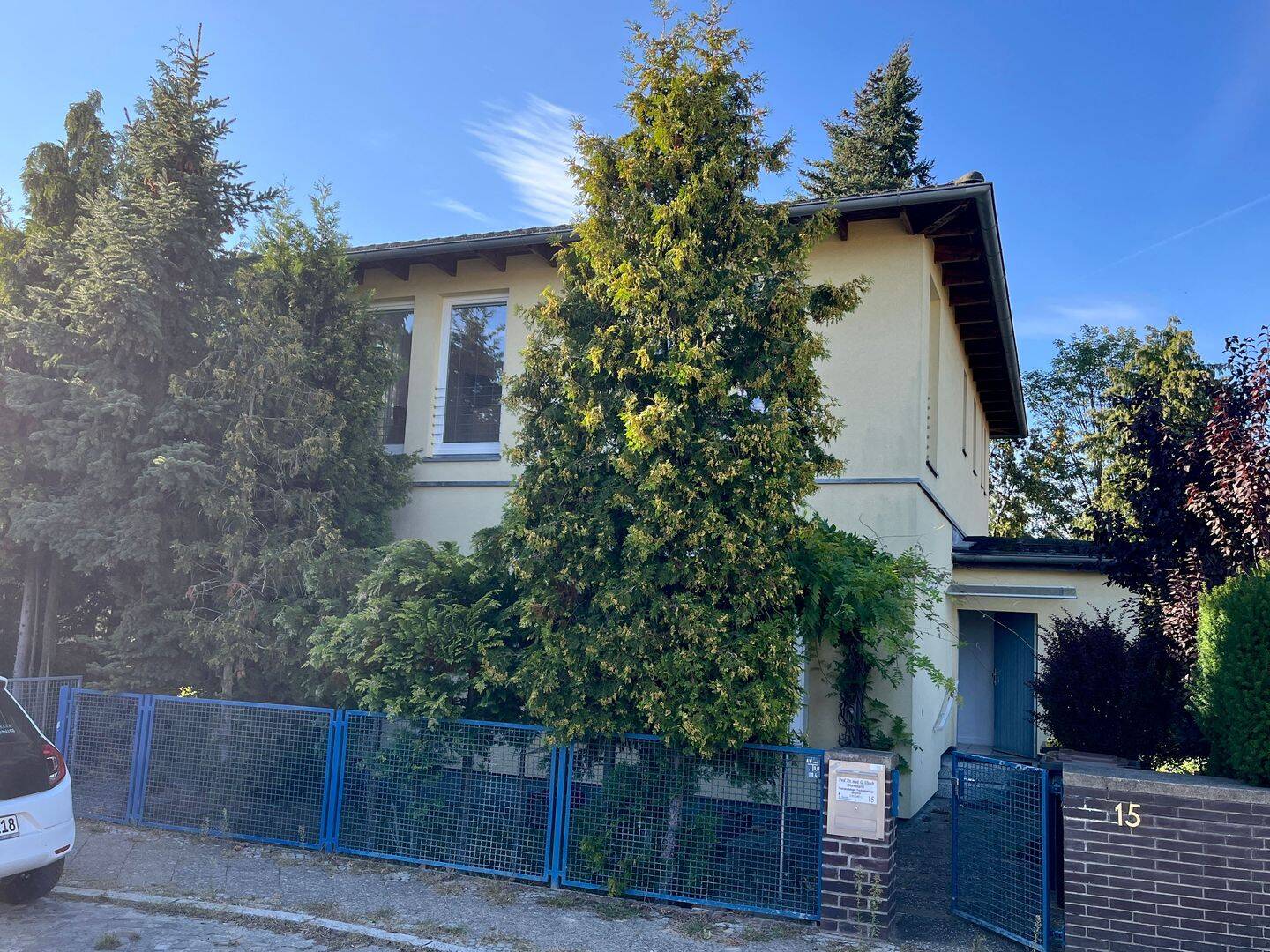 Vielseitiges Zweifamilienhaus in begehrter Lage, 13509 Berlin (Reinickendorf)