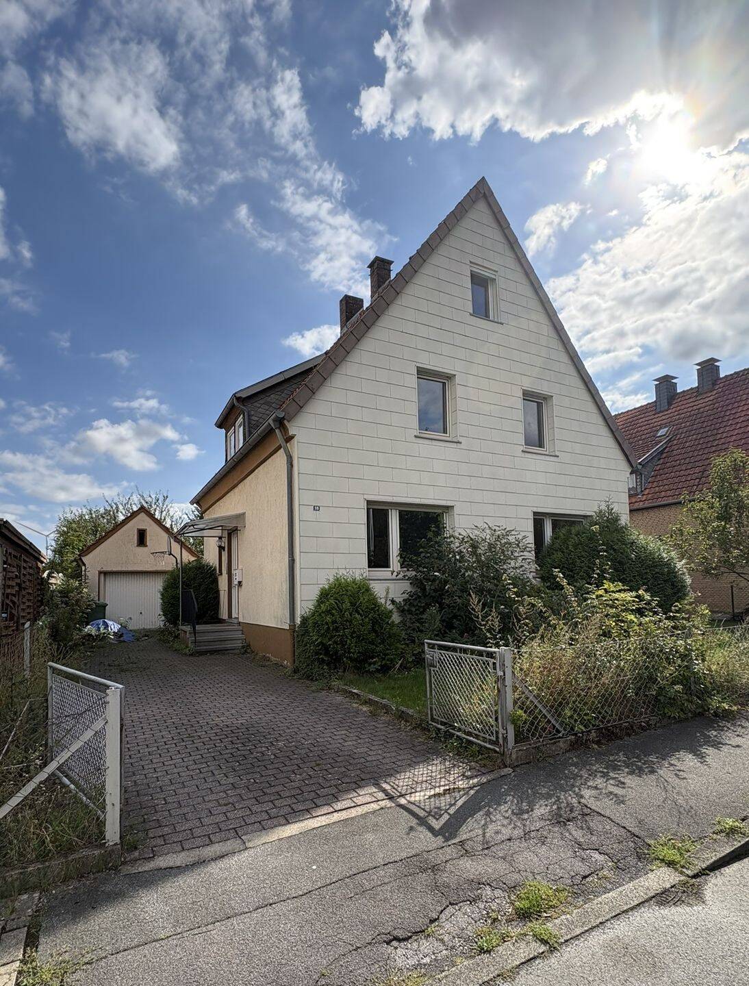 ZU VERKAUFEN: Solides Ein- oder Zweifamilienhaus mit großem Grundstück und viel Potenzial, 59494 Soest