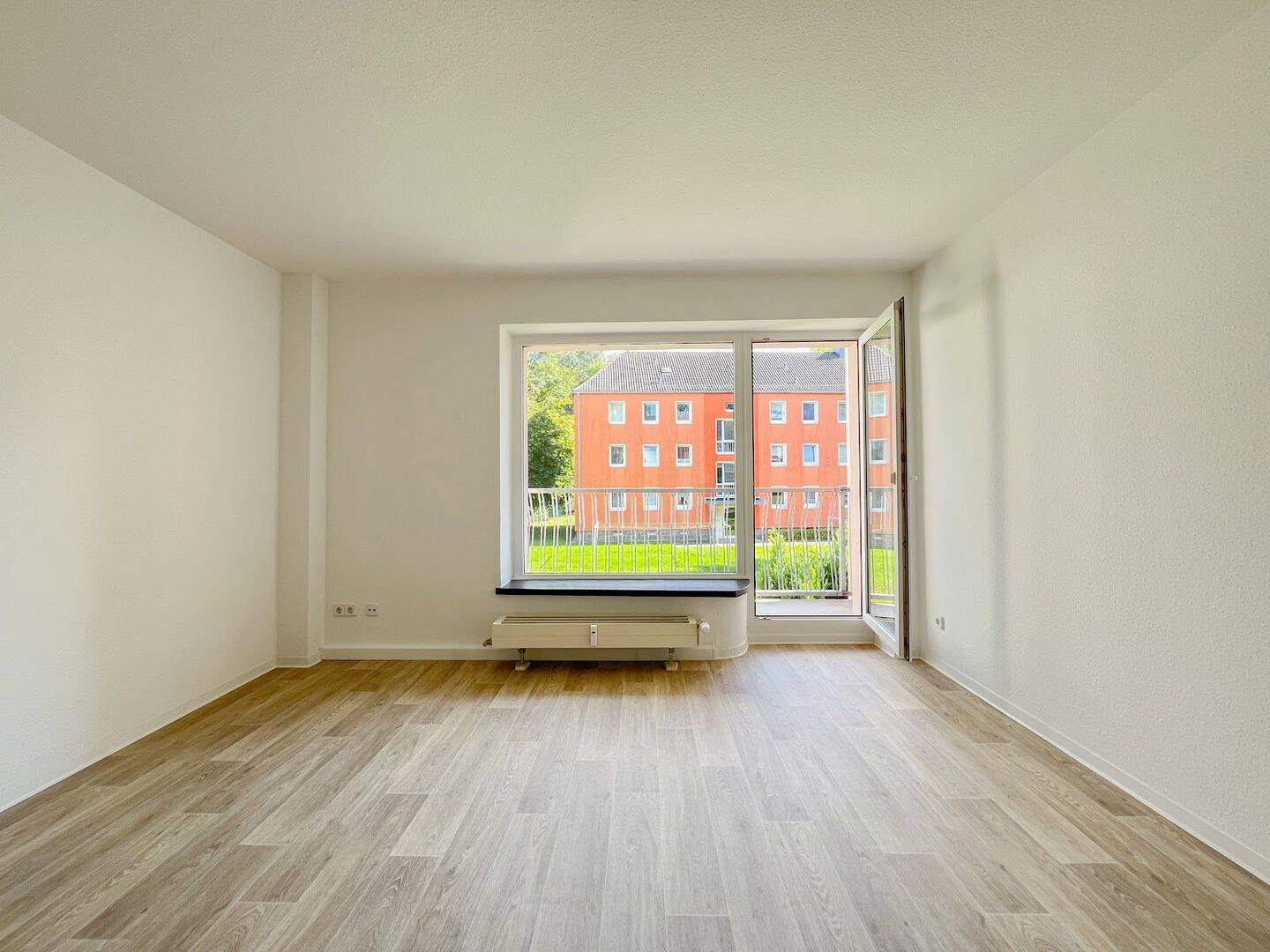 Lichtdurchflutete Wohnung mit Balkon und Tageslichtbad – Komfort für Ihr Wohlbefinden, 9117 Chemnitz (Rabenstein Reichenbrand Rottluff Siegmar)