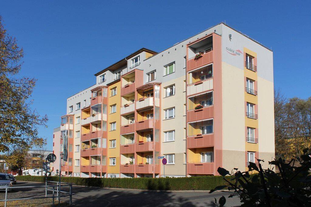 Gemütliche 2-Raum-Wohnung mit Badewanne und Balkon, 7546 Gera