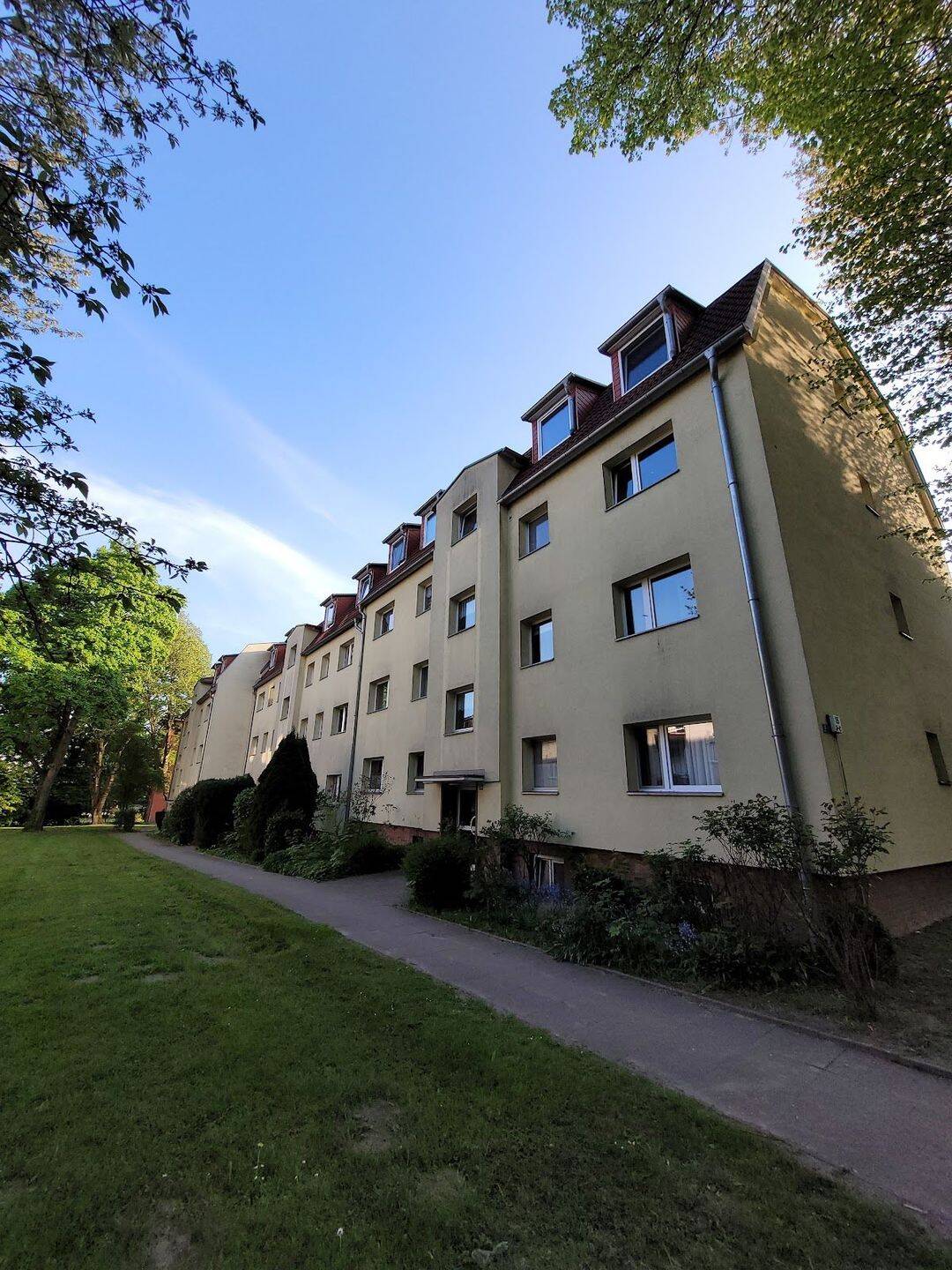 Dachgeschosswohnung mit Balkon und Badewanne sucht kleine Familie zur Miete, 21079 Hamburg (Harburg)