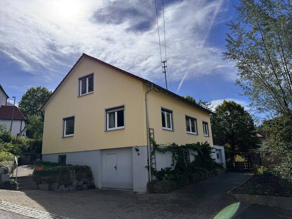 Gepflegtes Einfamilienhaus mit sonniger Terrasse in ruhiger Wohngegend, 72525 Münsingen