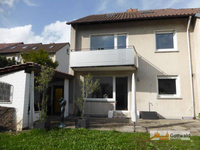 Esslingen St. Bernhardt: Reiheneckhaus mit sonniger Terrasse und überdachter Gartenlounge!, 73732 Esslingen am Neckar