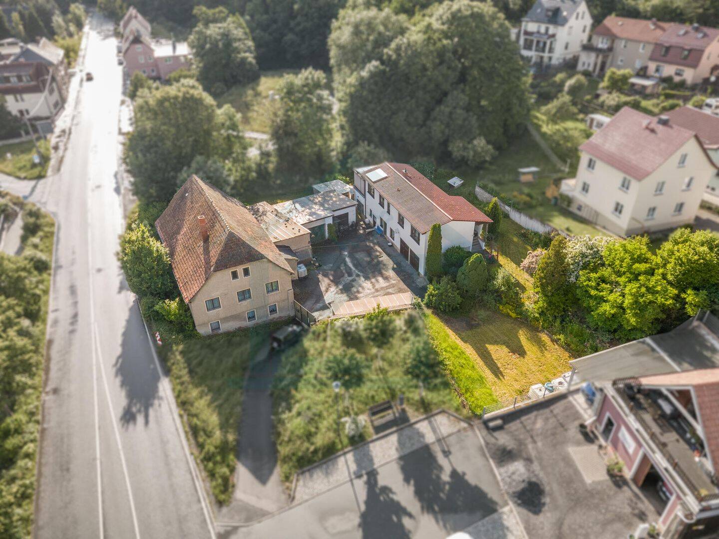 Wohnen auf einer Ebene! Haupthaus mit Wintergarten, 3 Garagen & riesiges Grundstück, 7819 Triptis