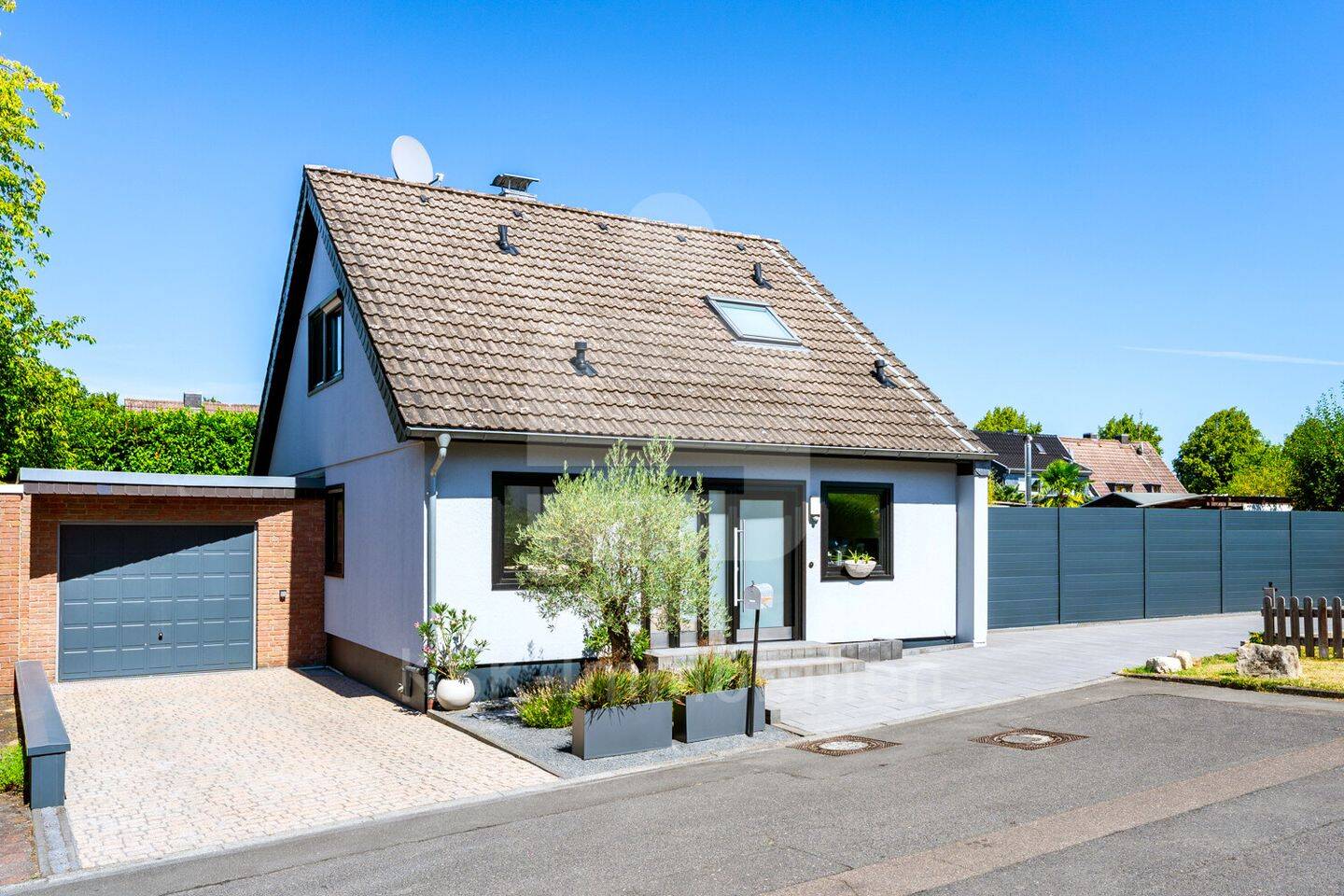 Freistehendes Einfamilienhaus in ruhiger Sackgassen-Endlage mit zusätzlichem Baugrundstück., 50226 Frechen