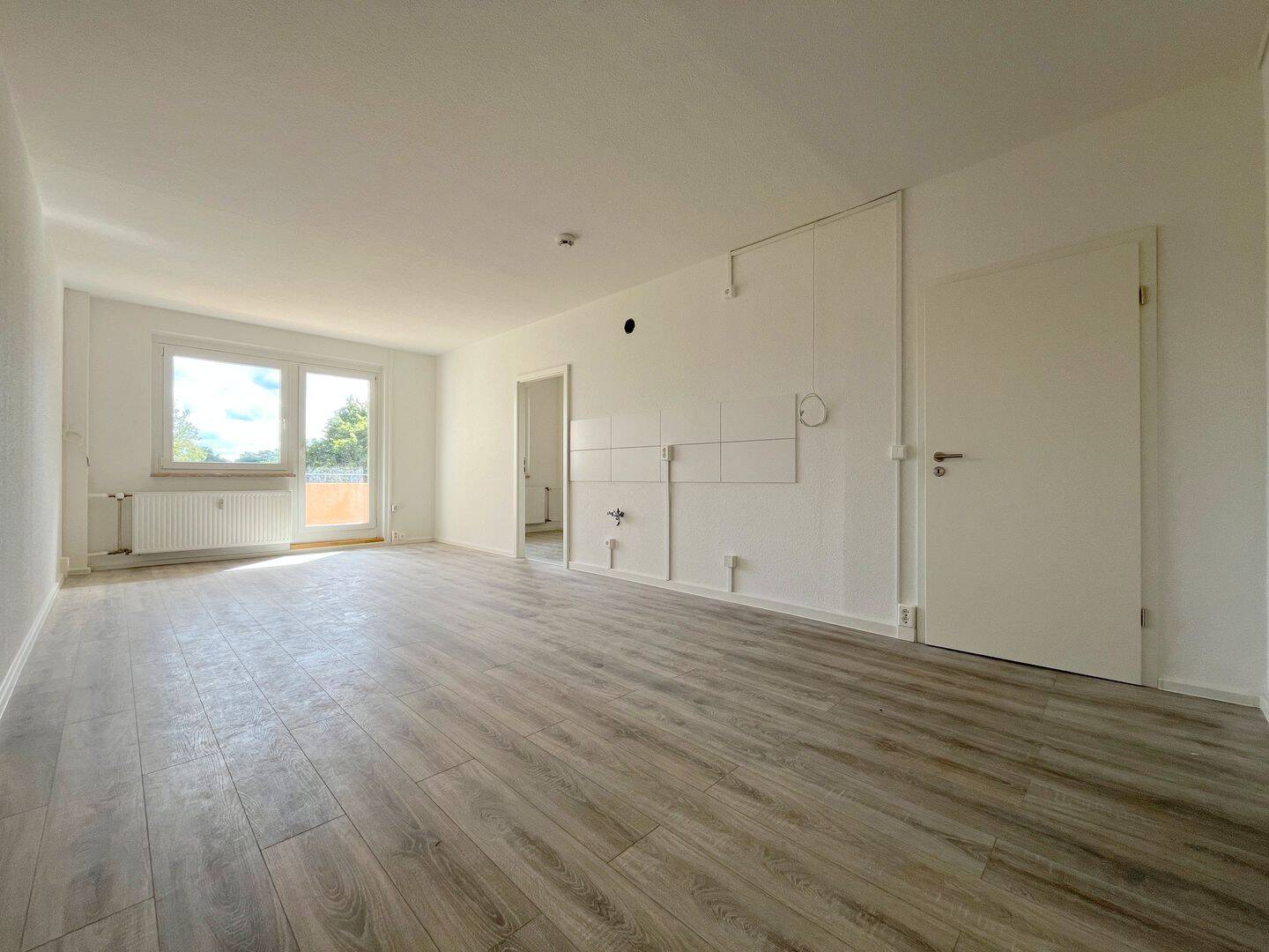 Renovierte Familienwohnung mit Balkon und offener Küche!, 8058 Zwickau
