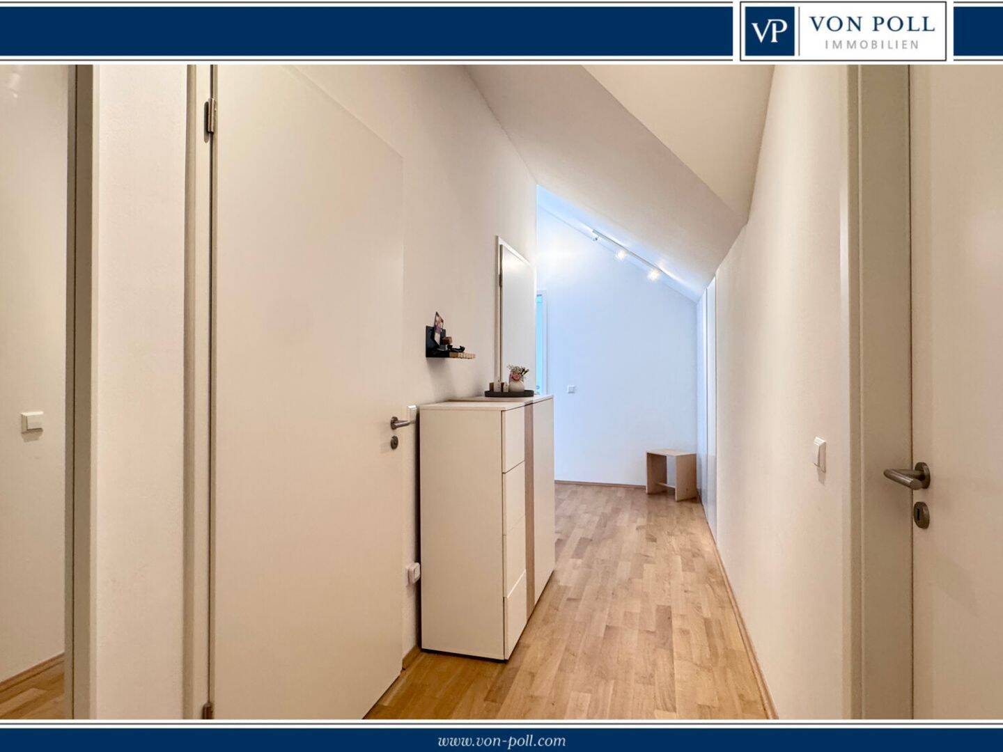 Modernes Dach-Loft mit 3 Zimmern, Tiefgaragen- und Außenstellplatz, 73460 Hüttlingen