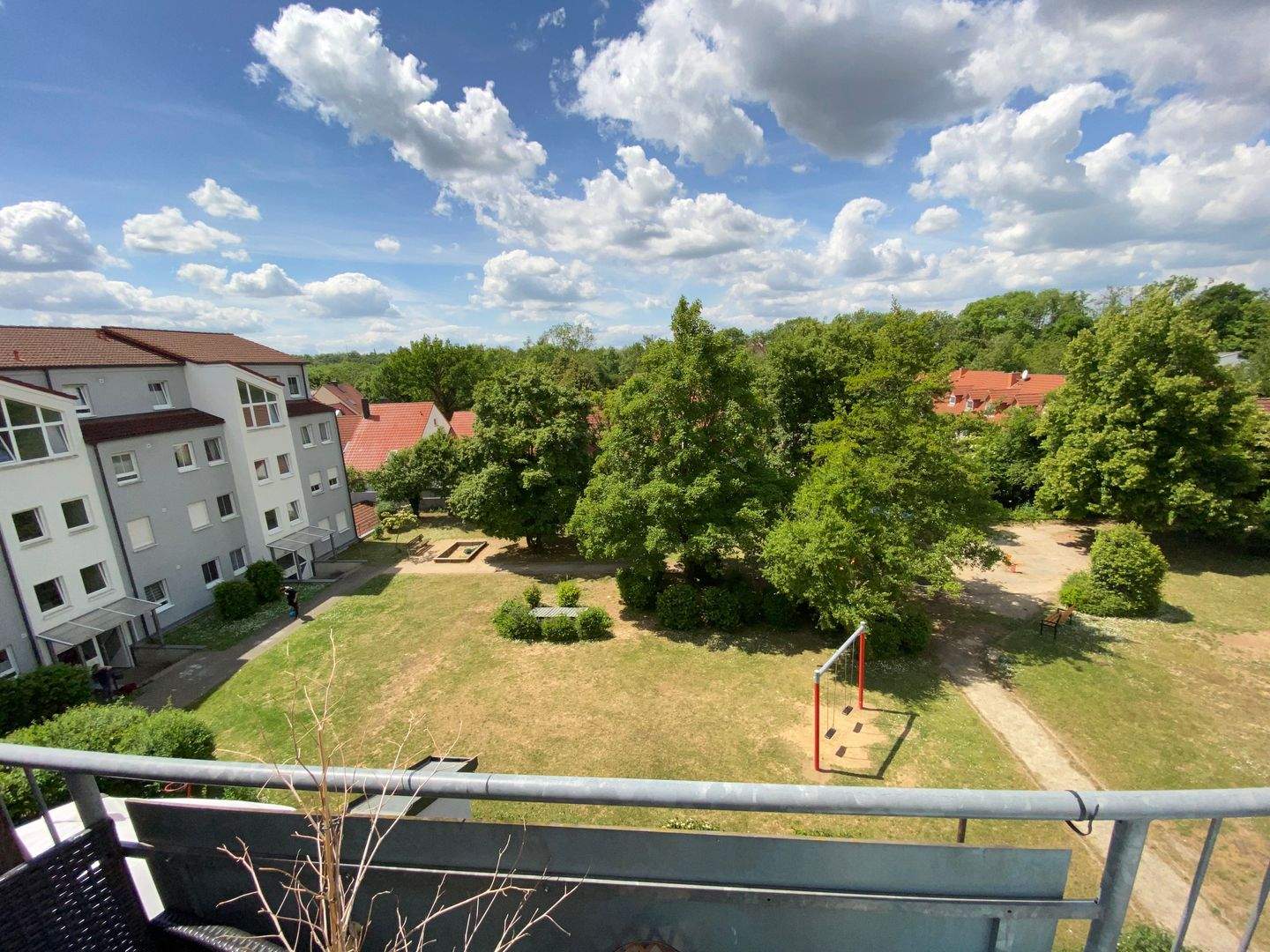 3-Zimmer-Wohnung im Dachgeschoss mit Balkon ! Bitte beachten Sie: Nur mit Wohnberechtigungsschein anmietbar !, 97422 Schweinfurt