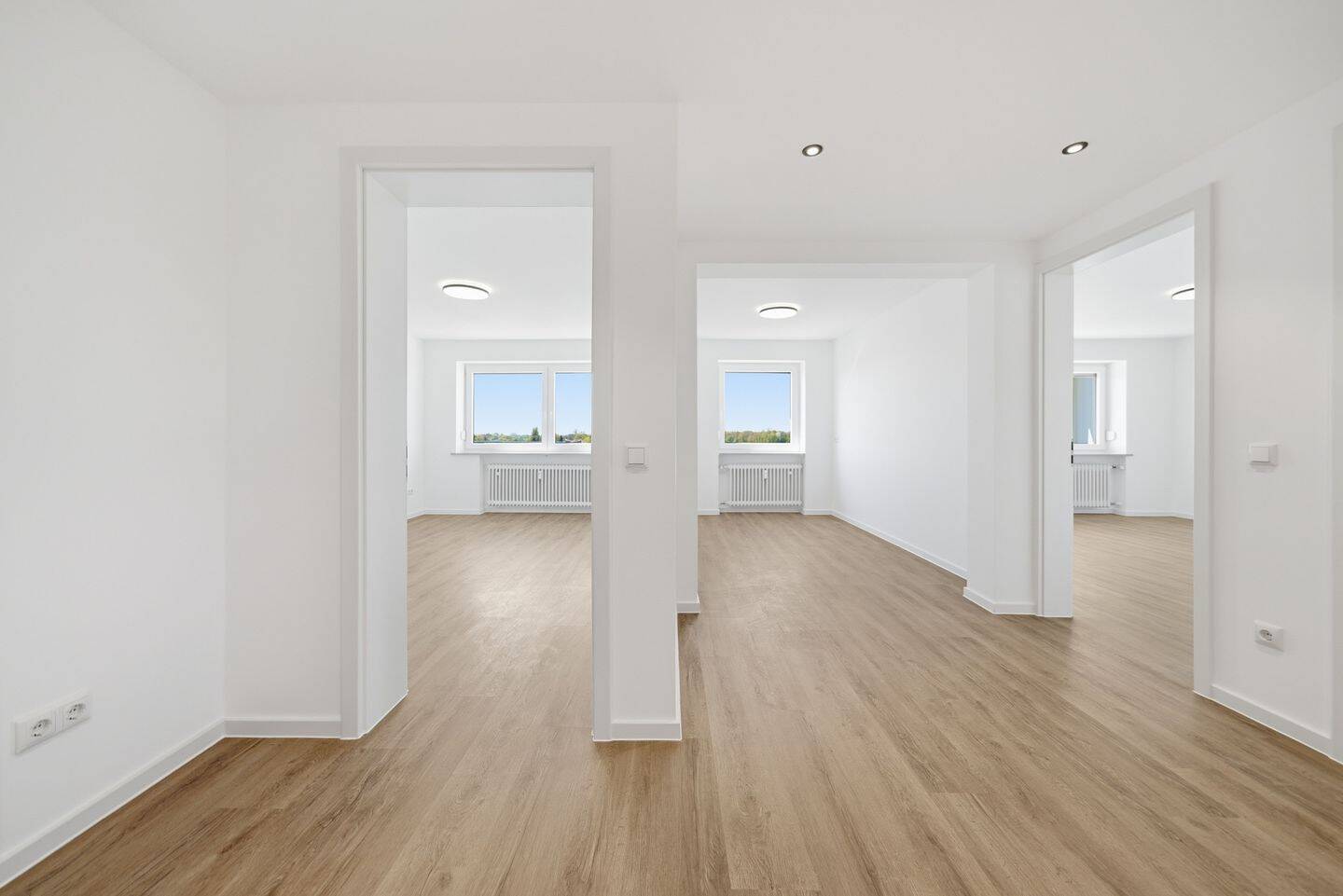 Rundum sorglos mit Panoramablick: Moderne 3-Zimmer-Wohnung mit Südbalkon im Erstbezug nach Sanierung, 85354 Freising