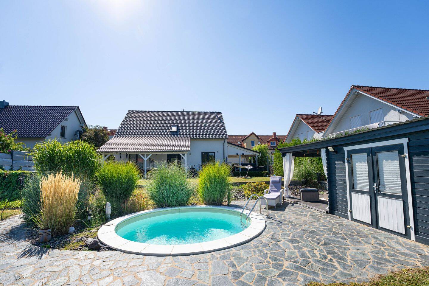 Perfektion im Grünen: Modernes Einfamilienhaus mit Poollandschaft & Freiraum, 99441 Magdala