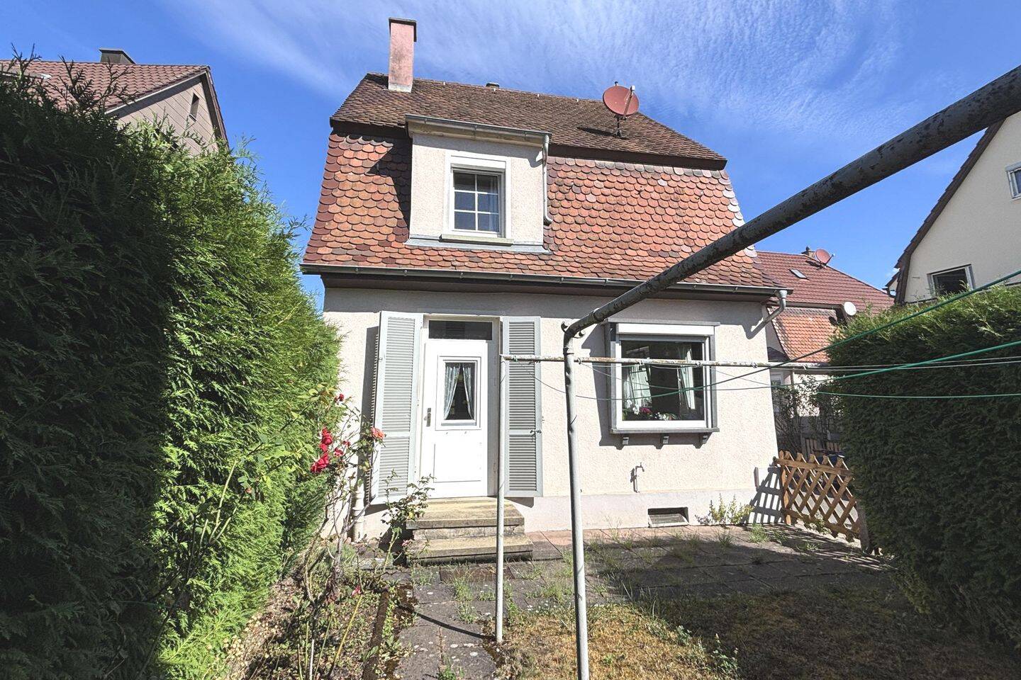 Sanierungsbedürftiges Einfamilienhaus – Baujahr ca. 1925, sofort frei!, 70439 Stuttgart (Neuwirtshaus Stammheim Zuffenhausen)