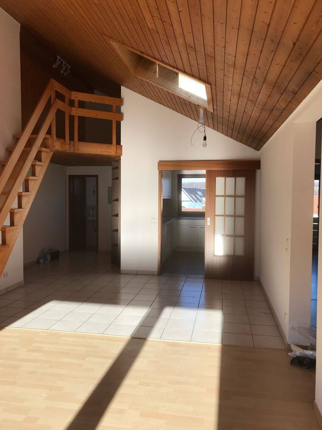 Großzügige 3,5-Zimmer-Wohnung mit großem Südbalkon, EBK & Tiefgarage in zentraler Lage, 73230 Kirchheim unter Teck