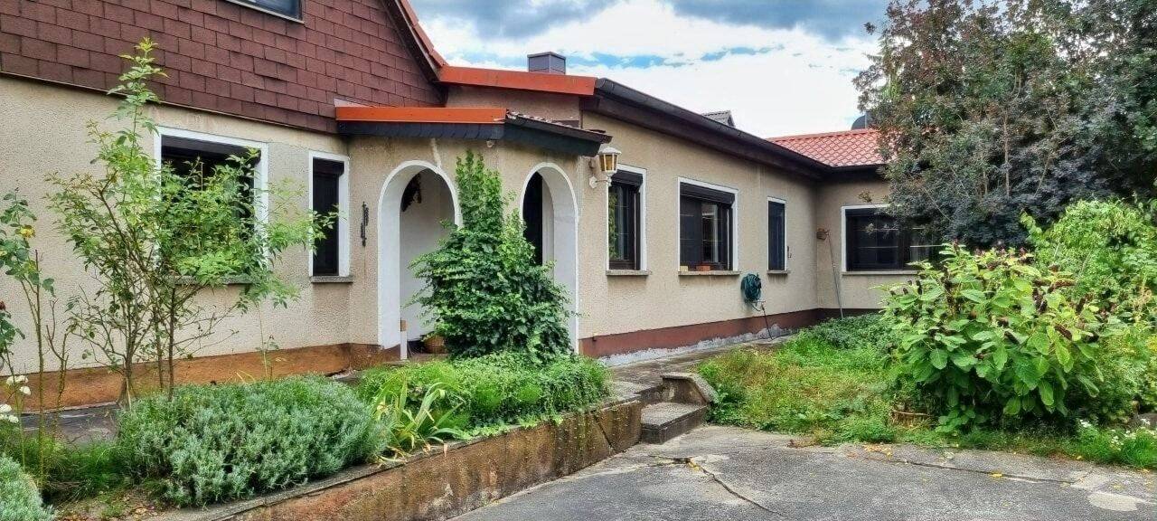 Doppelhaus mit großem Garten, Pool und 6 Wohnräumen, 4289 Leipzig (Meusdorf Probstheida)
