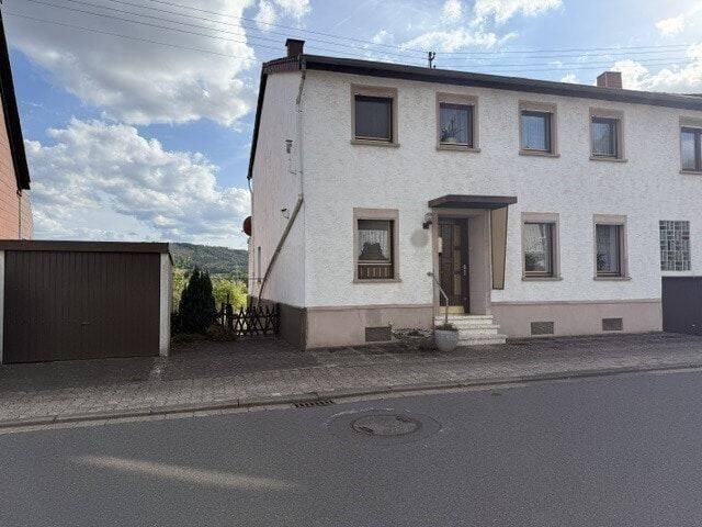 Viel Platz und großes Grundstück – traditionsreiches Wohnhaus mit Garage und Entwicklungspotenzial, 66822 Lebach